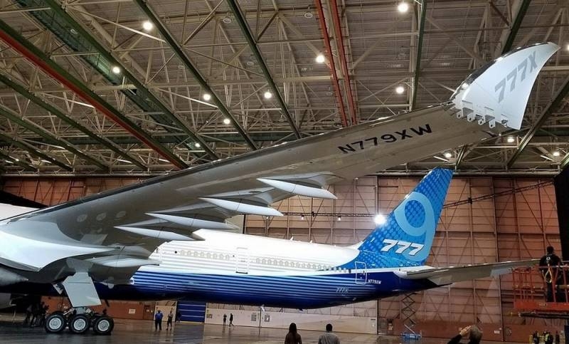 Boeing впервые поднял в небо крупнейший двухдвигательный лайнер