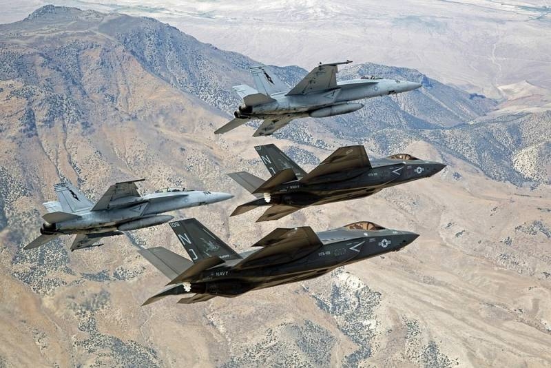 США пригрозили Ирану ударом сразу тремя типами «самолетов-невидимок»