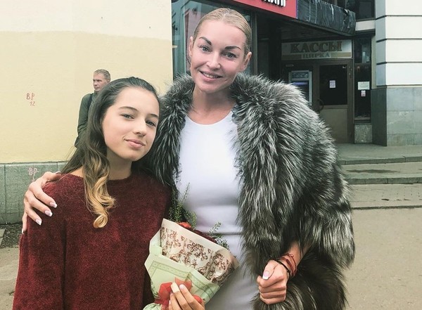 14-летняя дочь Анастасии Волочковой ушла из дома и начала зарабатывать
