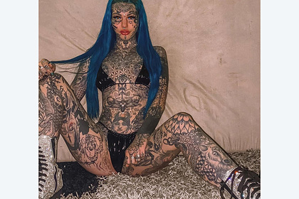 Девушка потратила 1,5 миллиона рублей на покрытые татуировками глаза и тело