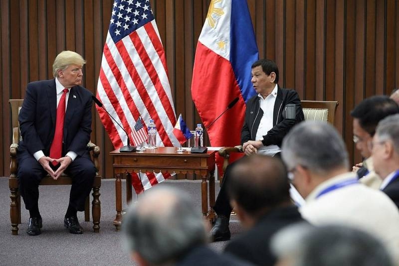 Филиппины выставляют США за дверь, Трамп не против