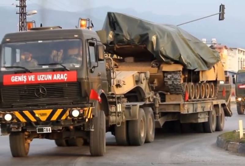 Колонна из 40 единиц турецкой бронетехники пересекла границу Сирии
