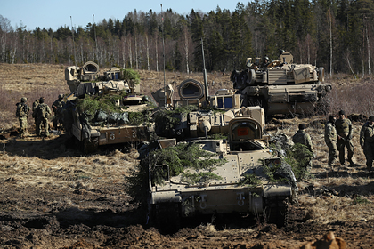 НАТО для победы над Россией посоветовали научиться свободно перемещаться в грязи