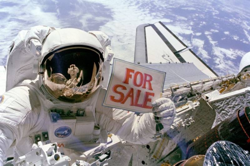 Россиянам начнут показывать рекламу из космоса
