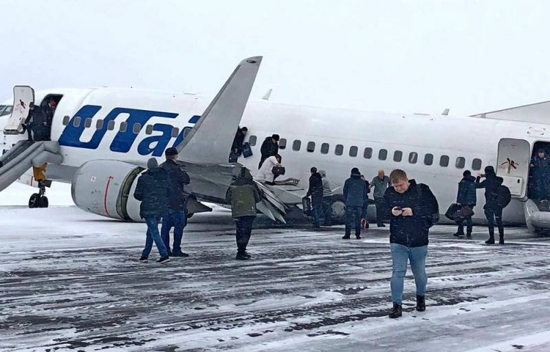 Самолет UTair сел без задних шасси в Республике Коми