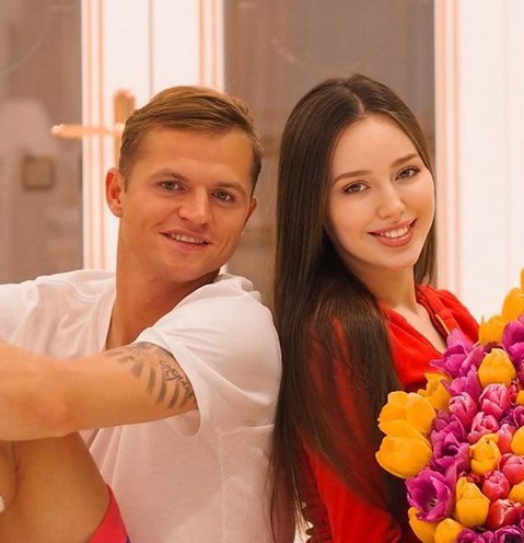Анастасия Костенко и Дмитрий Тарасов перестали скрывать лицо младшей дочери 