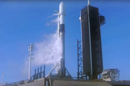 SpaceX отменила запуск 60 спутников в момент старта