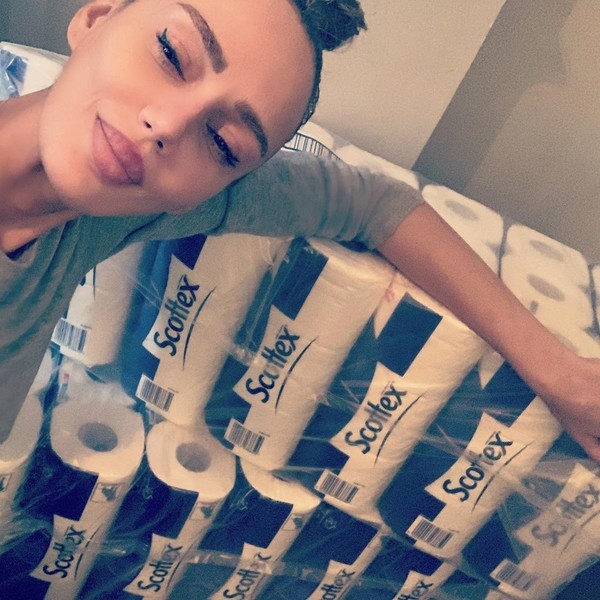 «Ты одна из задниц?»: Кристина Сысоева скупает туалетную бумагу из-за коронавируса