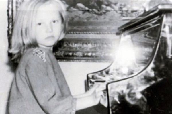 Что Алла Пугачева недодала Кристине Орбакайте и как одарила младших детей – Гарри и Лизу