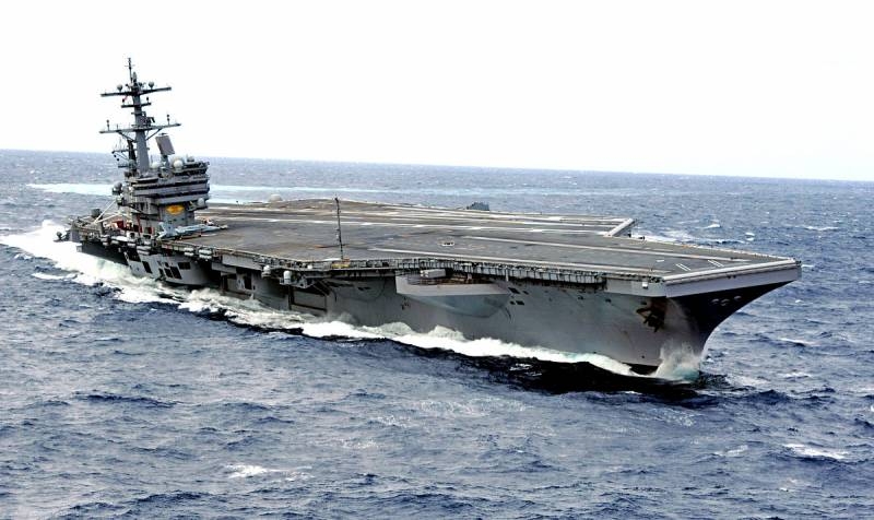 Коронавирус на борту: капитан авианосца ВМС США рассказал о «безрадостной ситуации»