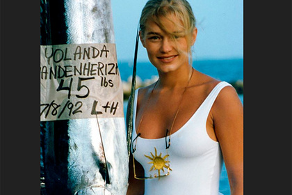 Опубликовано фото из 90-х матери самой красивой женщины в мире в купальнике