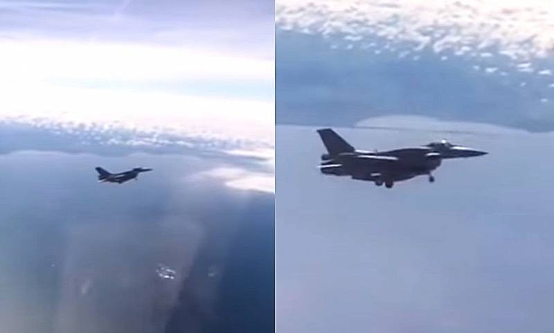Польский F-16 попытался принудить российский самолет к посадке