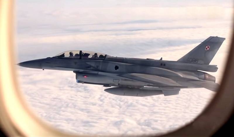 «Польский пилот явно запачкал штаны»: болгары о встрече F-16 с русским Су-35