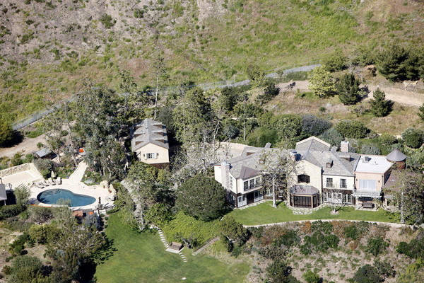 Принц Гарри и Меган Маркл купили дом Мела Гибсона за 15 миллионов долларов