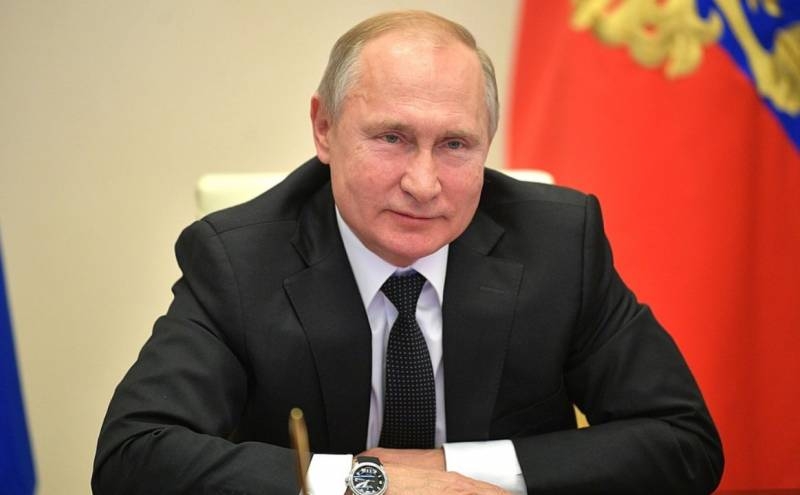 Путин: Государство возьмет на себя выплаты зарплат сотрудникам малого и среднего бизнеса