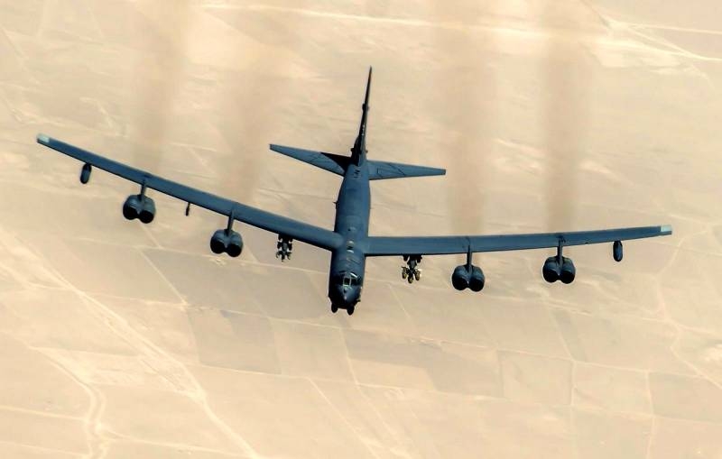 Стратегические бомбардировщики B-52 обновят и оставят служить до 2050 года