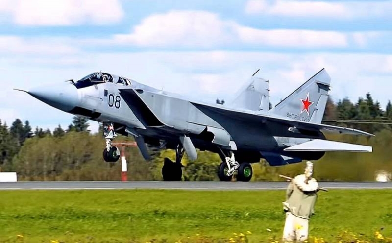 «Нечем перехватывать бомбардировщики»: в США позавидовали российскому МиГ-31