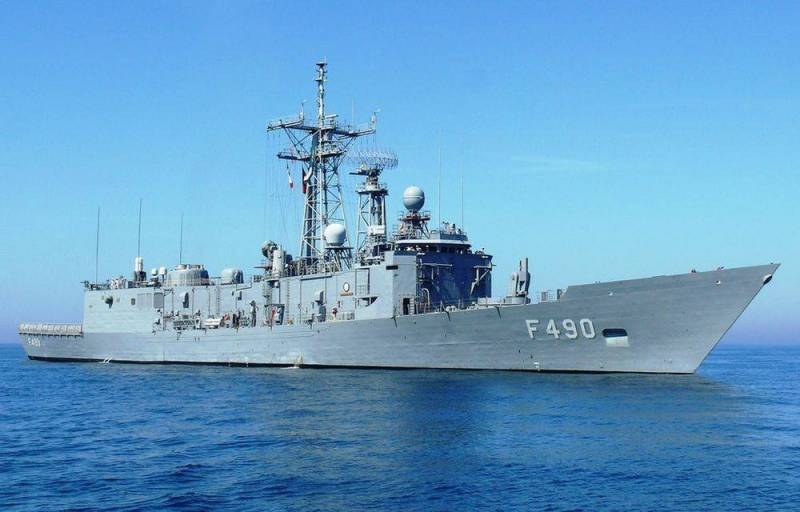 Турецкий флот закрыл небо над Ливией