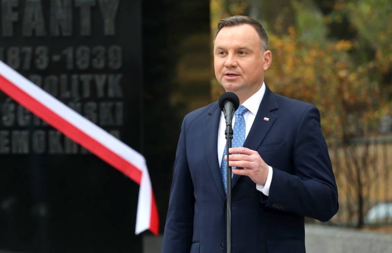 Президент Польши сравнил ЛГБТ-движение с коммунизмом и раскрыл, что опаснее