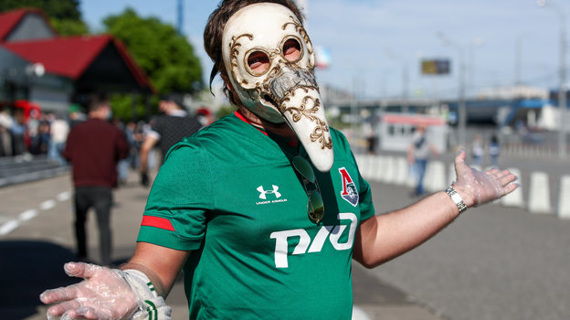 Протест фанатов «Локо» против руководства на первом матче Николича