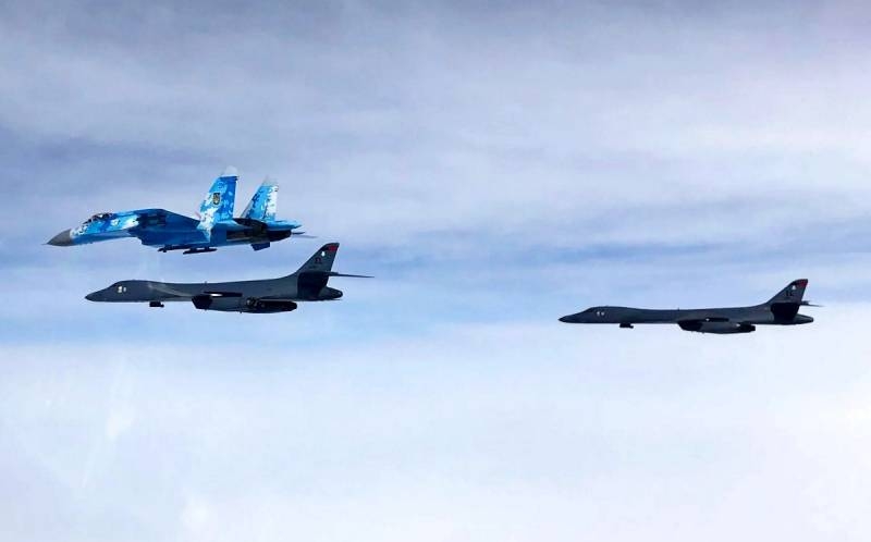В США о перехвате B-1B Lancer: Дружественные Су-27 сменились на враждебные