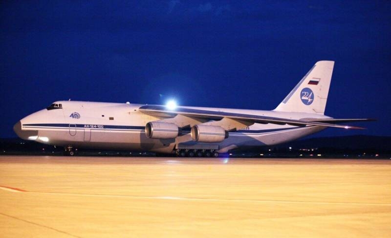Ан-124 «Руслан», вероятно, доставил в Хмеймим новые боевые самолеты