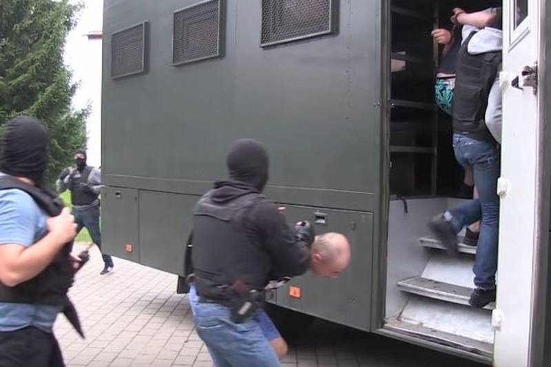 Источник раскрыл, кем являются задержанные в Беларуси россияне и куда они направлялись