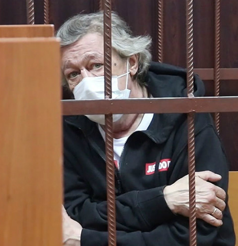 Минута молчания накануне казни Михаила Ефремова: колонка редактора