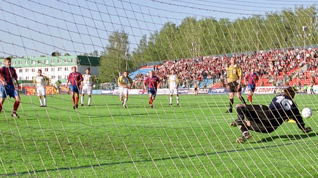 Рынок в «Лужниках», «Спартак» — чемпион и промерзшие поля. Как выглядел футбол в России в начале 2000-х