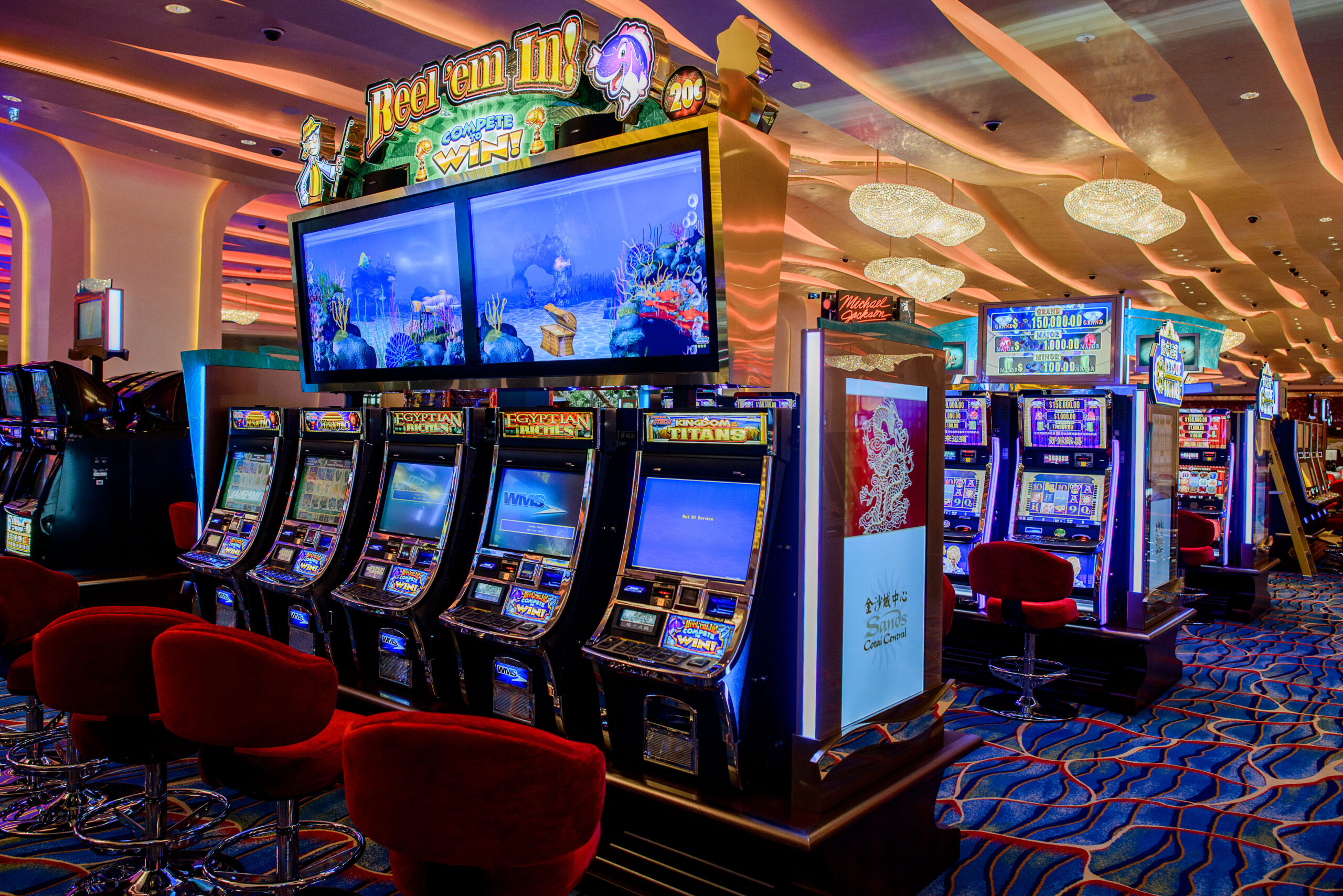 Игровые автоматы киви casino slots. Казино. Кафе с игровыми автоматами. Слоты казино. Игровые автоматы в Сингапуре.