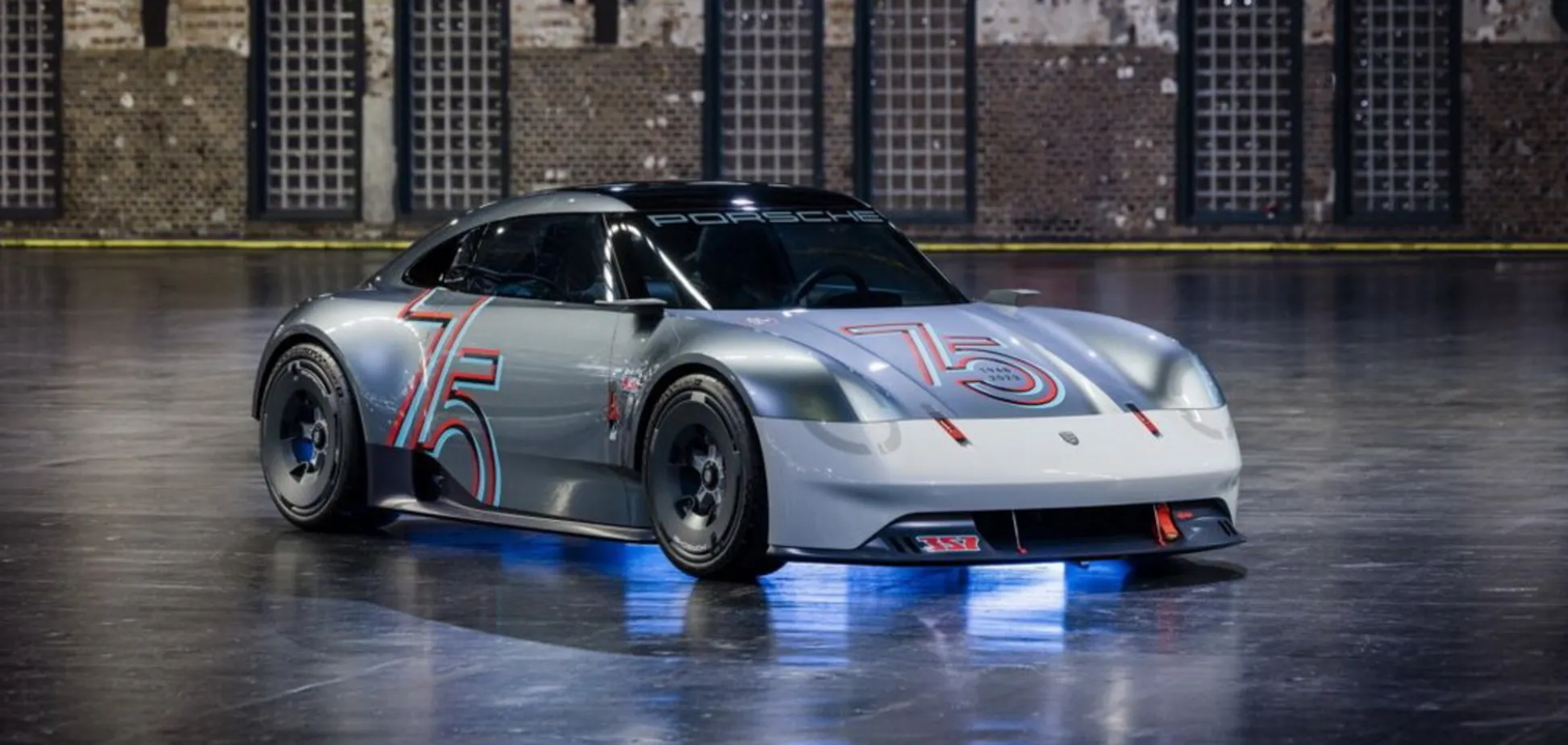 Porsche отмечает 75-летие первого спорткара концептом Vision 357