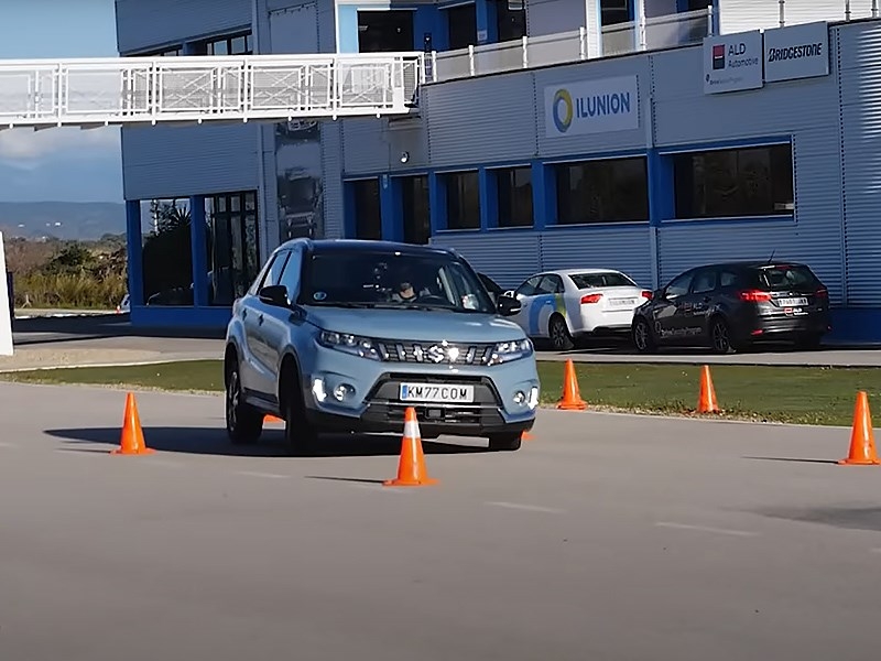 Suzuki Vitara "обошла" премиальные кроссоверы на лосином тесте