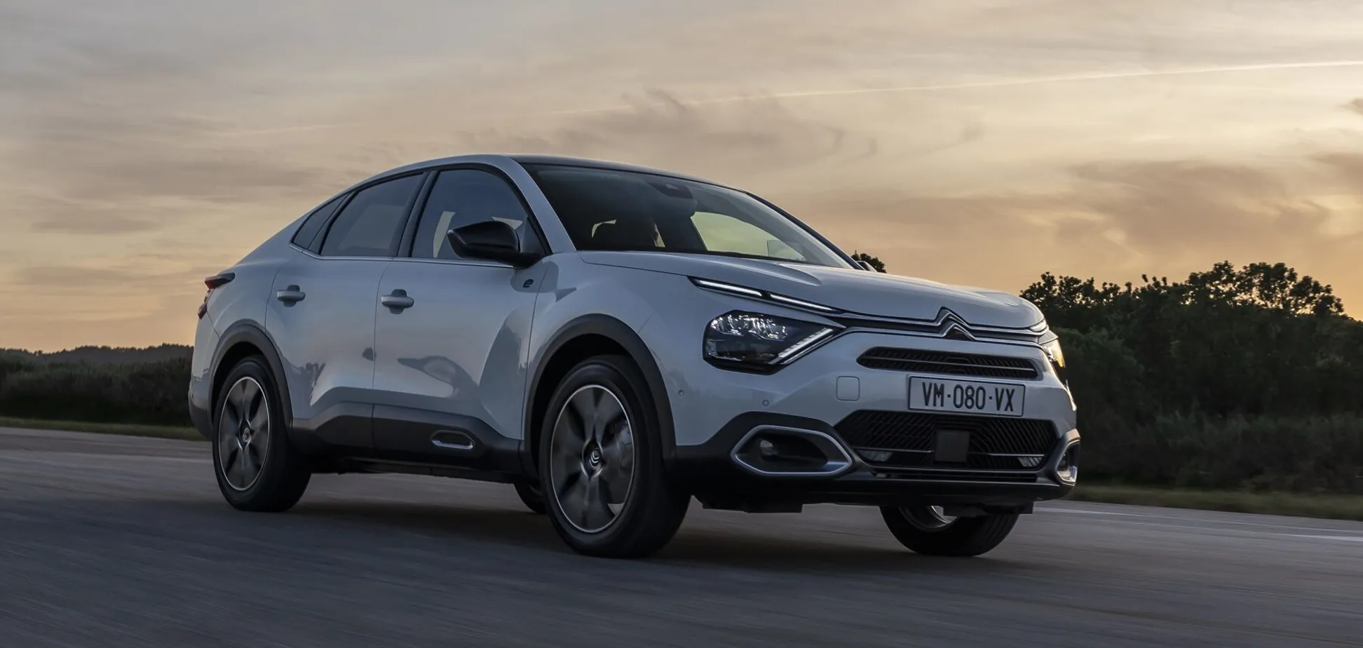 Стали известны украинские цены на новый кросс-седан Citroen C4 X