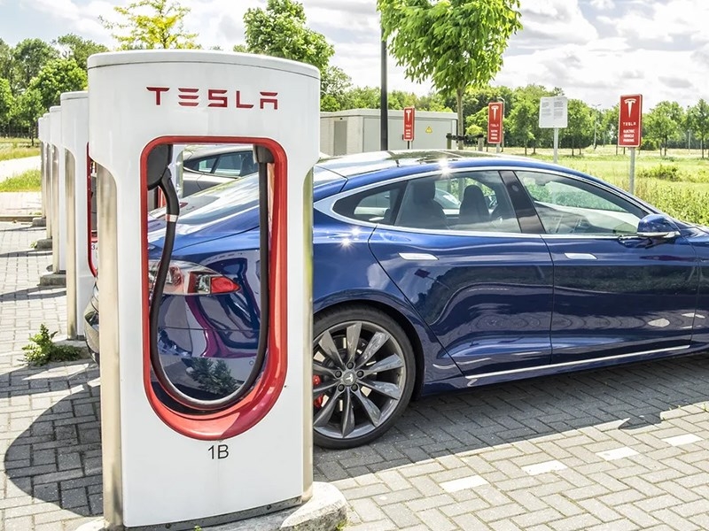 Электромобили Volvo подружились с Tesla
