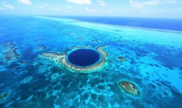 Голубая дыра Таам Джа настолько глубока, что ученые не могут найти ее дно