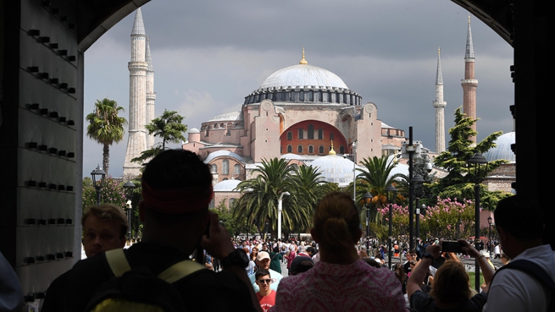 Россиянам рассказали о подводных камнях долгосрочного пребывания в Турции и ОАЭ