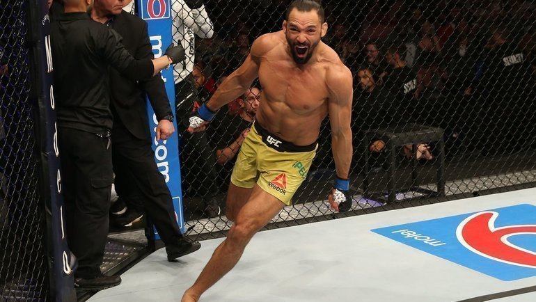Бразильский боец UFC пообещал шокировать мир. Его акробатические трюки и правда великолепны