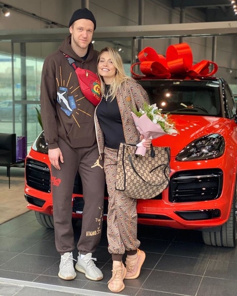 Бывшая жена Андрея Григорьева-Апполонова получила в подарок авто за 10 миллионов