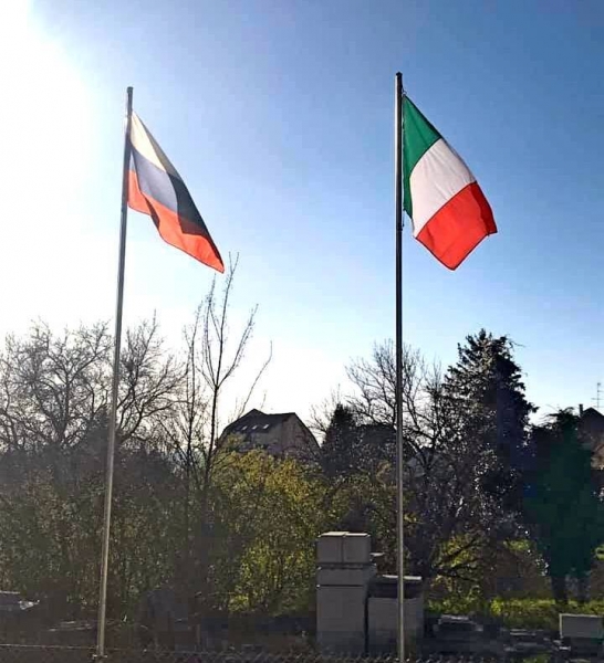 Итальянцы сворачивают флаги ЕС и разворачивают российские