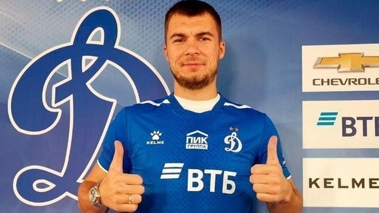 Комличенко перешел в «Динамо». Игрок сборной России подписал контракт в прямом эфире