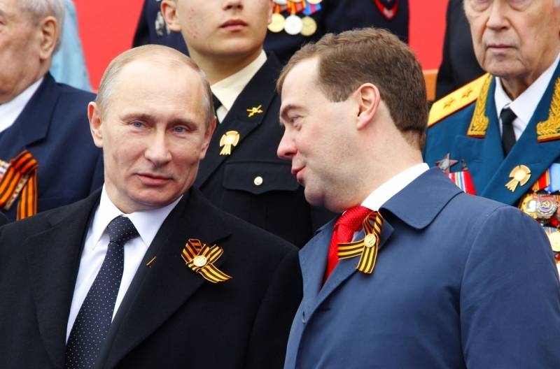 Операция «Преемник»: в 2024 году Путина может вновь «подменить» Медведев