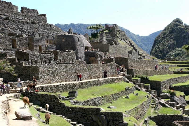 Шесть туристов арестованы за испражнения в храме Мачу-Пикчу , Перу 