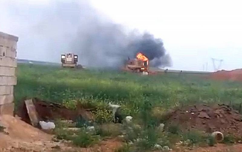 Сирийцы из ПТРК уничтожили турецкую технику, которая сооружала укрепления
