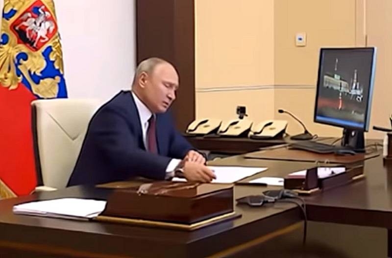 СМИ: Путин швырнул ручку, это указывает на кризис в России