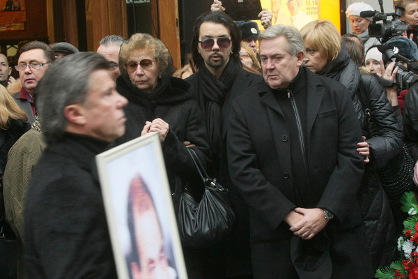 Сыновья, отказавшиеся от фамилии папы, смерть Ильи Олейникова от рака. За какие грехи расплачивается Юрий Стоянов?
