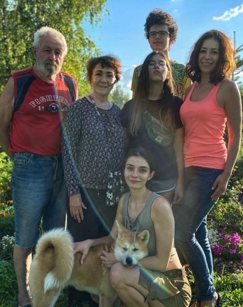 Три поколения: Екатерина Волкова поделилась редким семейным фото