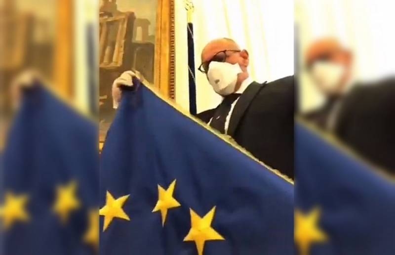 В Италии продолжают избавляться от флагов Евросоюза
