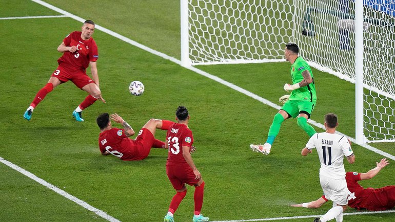 Впервые в истории первый гол Евро — в свои ворота. Защитник «Ювентуса» забил за Италию