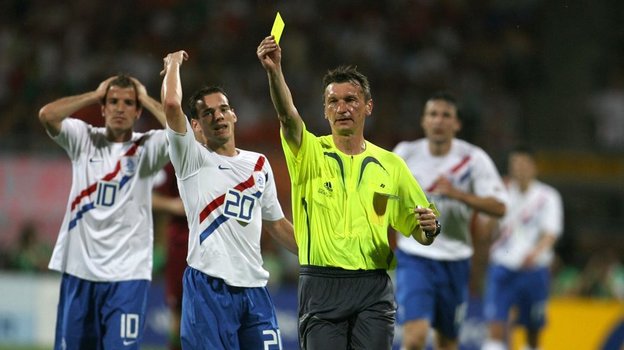 «Желтая карточка для арбитра». Как Валентин Иванов судил скандальный матч ЧМ-2006 между Португалией и Голландией