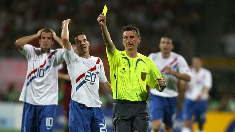 «Желтая карточка для арбитра». Как Валентин Иванов судил скандальный матч ЧМ-2006 между Португалией и Голландией